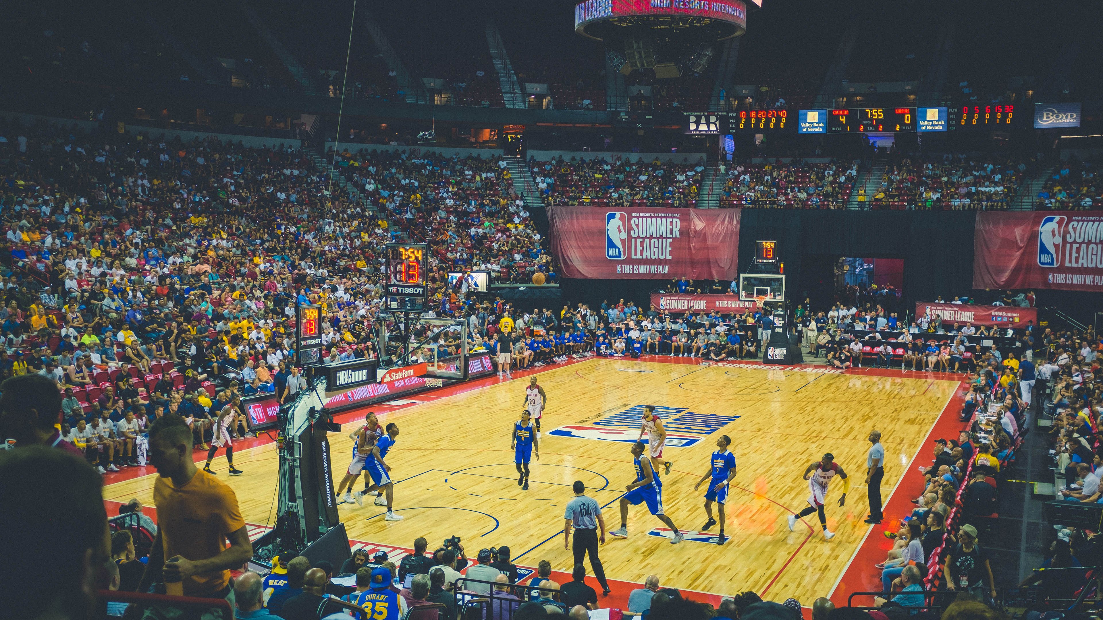 开云体育网址-湖人战术创新,成功封锁对手核心人物,湖人的战术